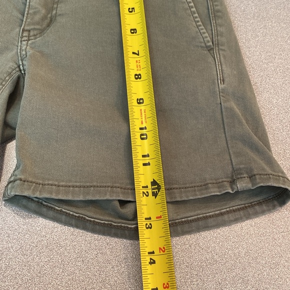 American Eagle - super stretch chino shorts. Size 00 - Picture 9 of 12